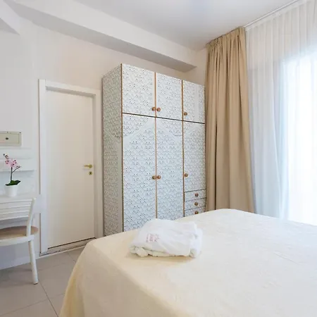 Sirena Boutique Hotel 3*